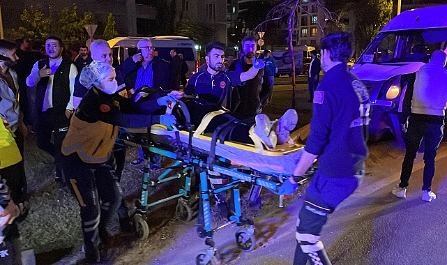 Bursa'da İşçi Servisi Kamyonetle Çarpıştı, 4 Yaralı