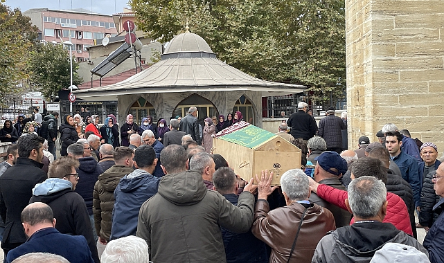 Öldürülen Kadının Cenazesi Tekirdağ'da Toprağa Verildi