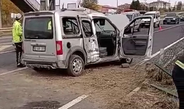 Araç Refüjü Aşıp Karşı Şeride Geçti, 3 Yaralı