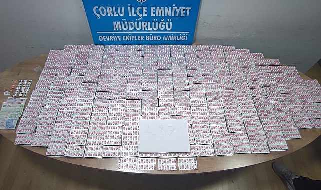 Çorlu'da Polisin Dikkatiyle Yakalandı! Otomobilden Binlerce Uyuşturucu Hap Ele Geçirildi