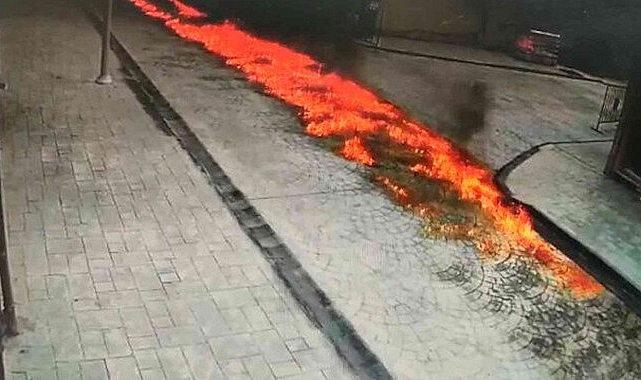 Kaldırıma Dökülen Kimyasal Alev Aldı