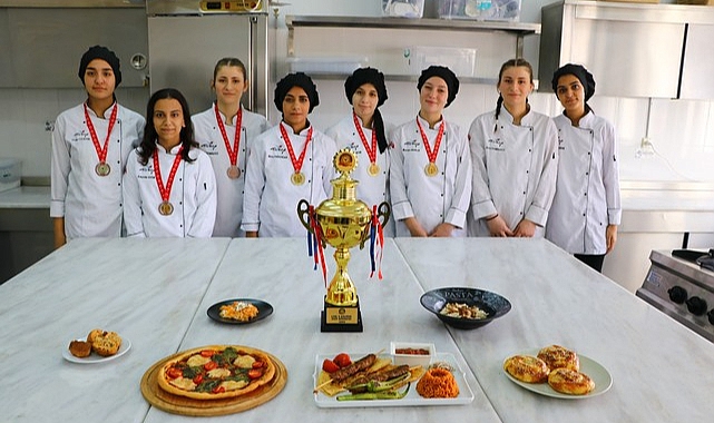 Lise Öğrencileri Yemek Yarışmasında Birinci Oldu