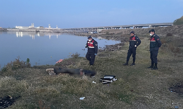 Nehirde Erkek Cesedi Bulundu