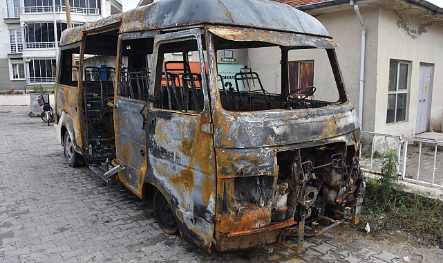 Öğrenci Servisi Alev Alev Yandı, 17 Öğrenci Son Anda Kurtarıldı