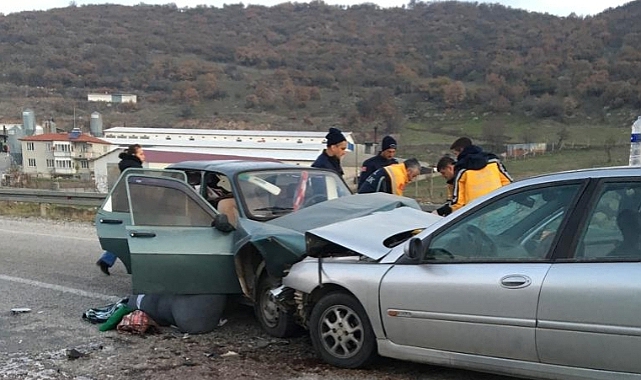 Balıkesir'de Kaza, 1 Ölü 3 Yaralı