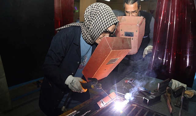 Kocaeli&#039;de 2 Çocuk Annesi Tamir Yapabilmek İçin Kaynakçılık Öğrendi