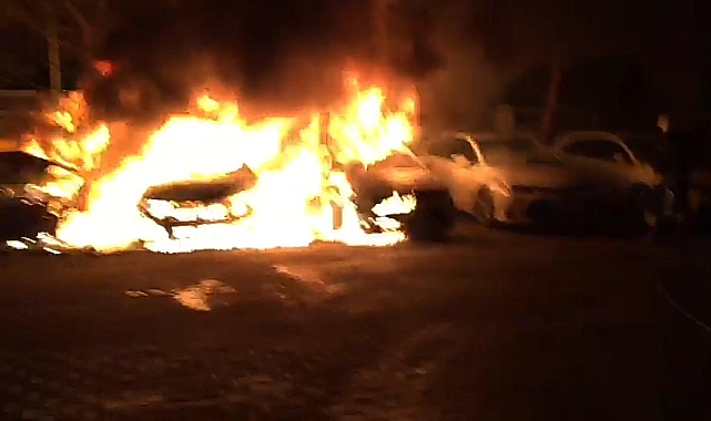 Otoparkta Bakım İçin Bekleyen 5 Araç Alev Alev Yandı