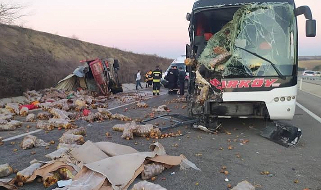 Yolcu Otobüsüyle Kamyon Çarpıştı! Feci Kazada Ölü ve Yaralılar Var