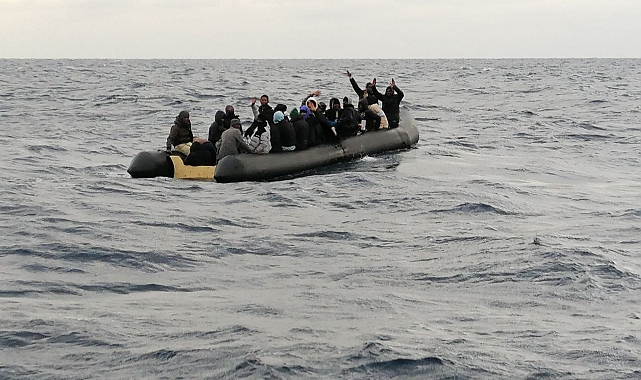 Çanakkale Açıklarında Suya İtilen 33 Göçmen Kurtarıldı