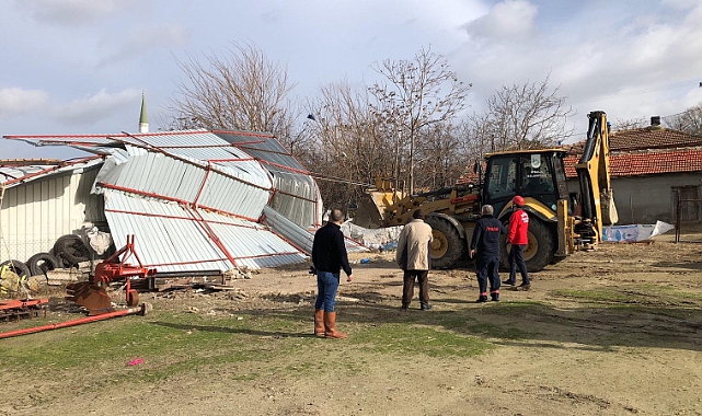 Edirne'de Şiddetli Rüzgar: Çatılar Uçtu, Kaplamalar Söküldü