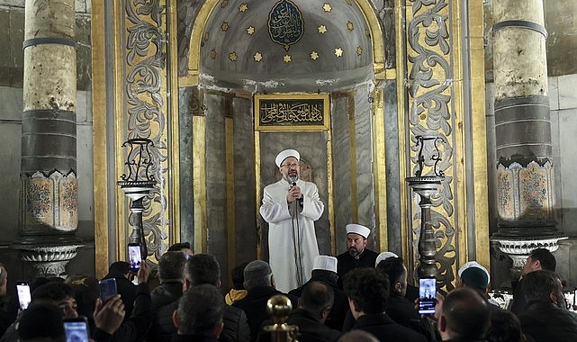 Erbaş, Ayasofya'da Gençlerle Sabah Namazında Buluştu