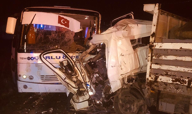 İşçi Servisiyle Kamyonet Çarpıştı, 1 Ölü 20 Yaralı