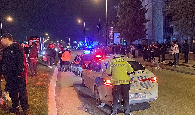Otomobil 3 Yayaya Çarptı