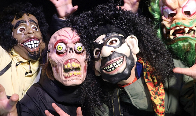 Yüzlerini Boyadılar, Maske Taktılar! Balkan Geleneği 'Bocuk Gecesi' Kutlandı