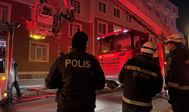 Apartmanın Çatı Katında Yangın Çıktı