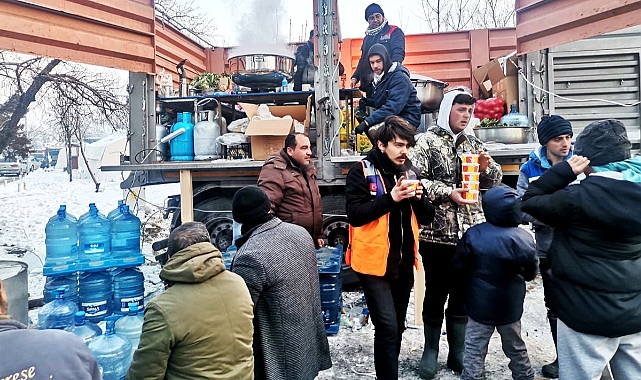 Çanakkale'den Depremzedelere Yardımlar Sürüyor