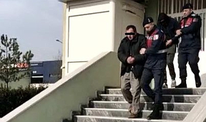 Köy Mezarlığının Demir Kapısını Çalan 2 Kişi Yakalandı