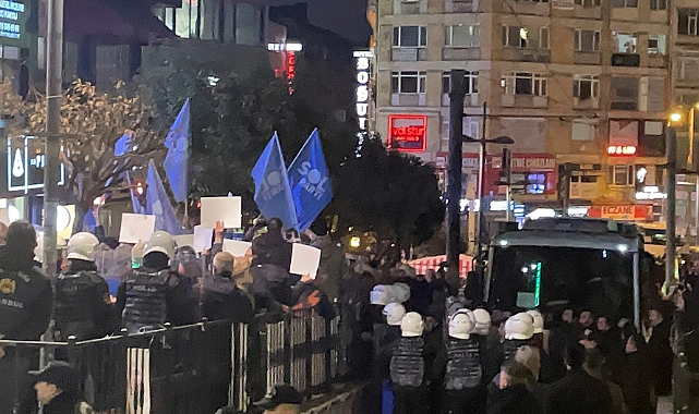 İstanbul'da İzinsiz Gösteri Yapmak İsteyen Grup, Gözaltına Alındı