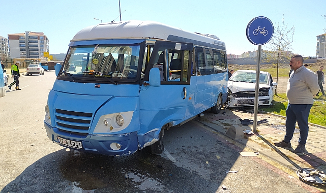 Minibüsle Otomobil Çarpıştı, 5 Yaralı