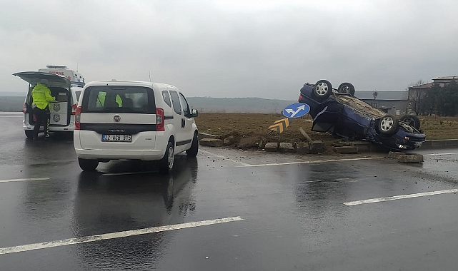 Otomobille Hafif Ticari Araç Çarpıştı