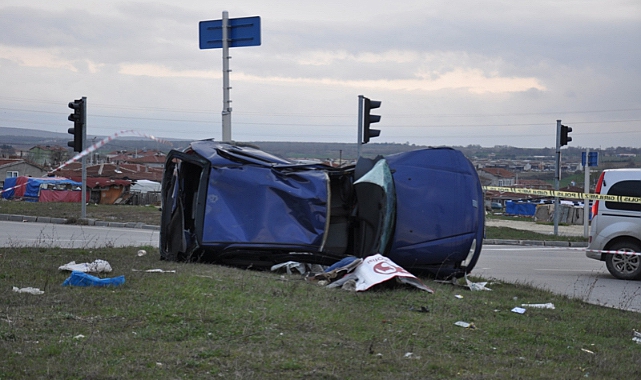 Refüje Çarpan Otomobil Takla Attı, 1 Ölü