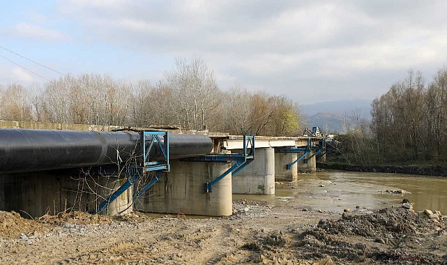 Sakarya'daki Mollaköy Köprüsü'nde Çalışmalar Sürüyor