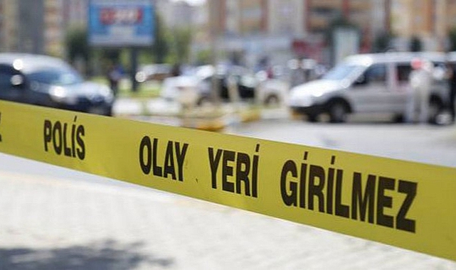 Çocuklara Şeker Dağıtan Polislerin Aracına Ateş Açıldı