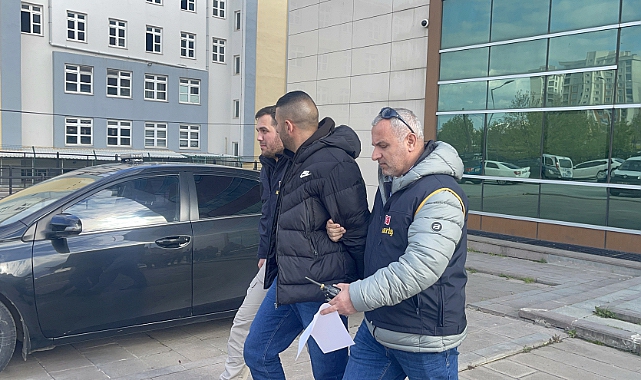 Kuyumcuya Bıçak Çekerek Altın Çaldı