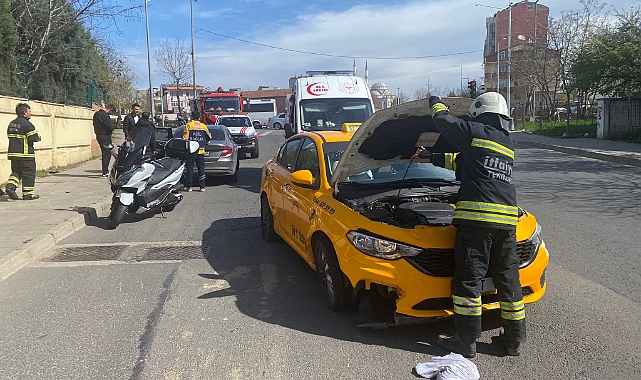 Polisten Kaçarken Kırmızı Işıkta Geçen Taksi Otomobile Çarptı, 1 Yaralı