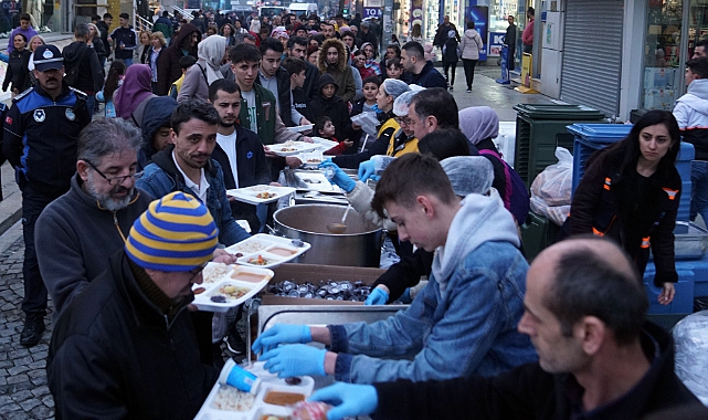 Ramazan Ayının Son İftarında Oruçlar Birlikte Açıldı