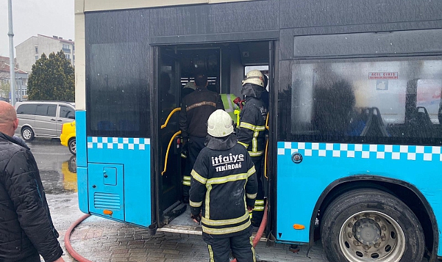 Seyir Halindeki Yolcu Otobüsü Alev Aldı