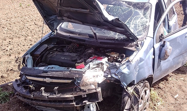 Balıkesir'de Otomobil Şarampole Devrildi, 4 Yaralı