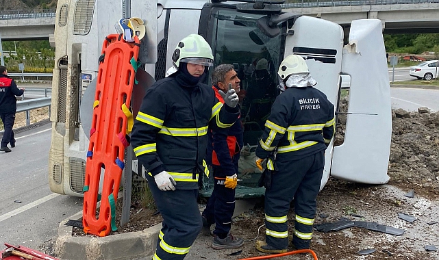 Bilecik&#039;te Hafriyat Kamyonu Devrildi, 1 Yaralı