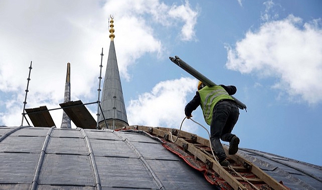Selimiye Camisi&#039;nde Restoresi Tamamlanan Ana Kubbe Aleminin Montajına Başlandı