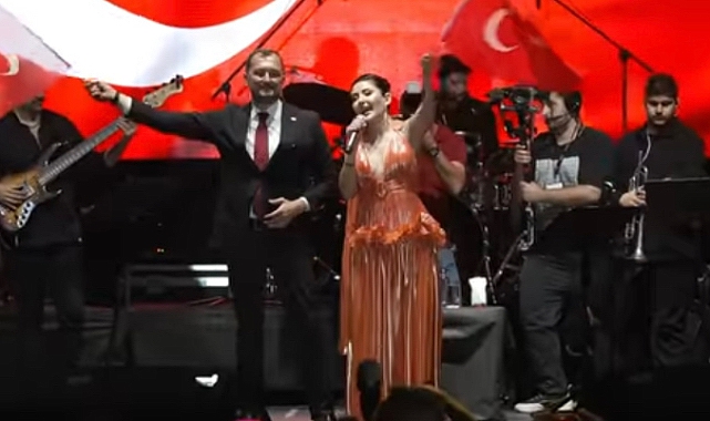 Melek Mosso Konseri Sonrası Cüneyt Yüksel Görevden Alındı