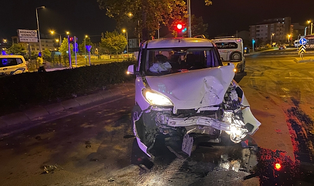 Alkollü Sürücü PTS Direğine Çarptı, 1 Yaralı
