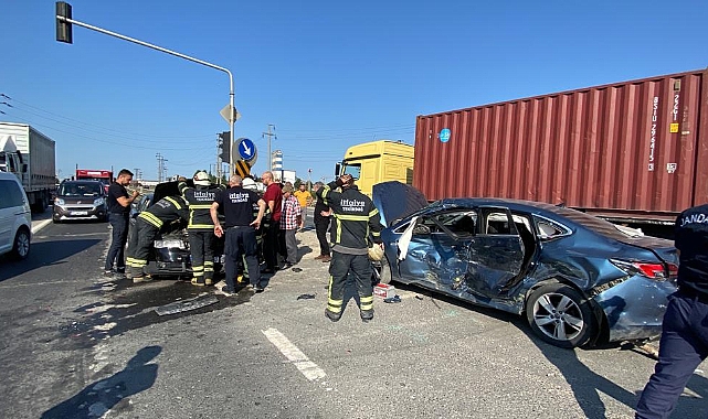 Işık İhlali Yapan Kamyon Kazaya Neden Oldu! 4 Ağır Yaralı