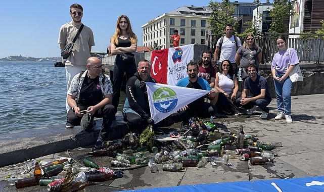 İstanbul'da Deniz Dibi Temizliği Yapıldı