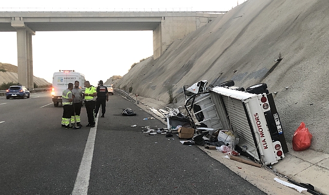 Kamyonet Tıra Arkadan Çarptı, 1 Ölü