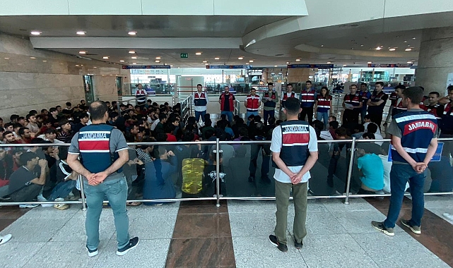 Kocaeli'de 24 Düzensiz Göçmen Sınır Dışı Edildi