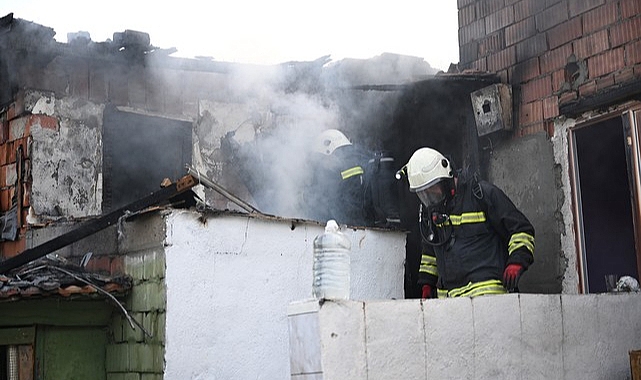 Çıkan Yangında Ev Kullanılamaz Hale Geldi