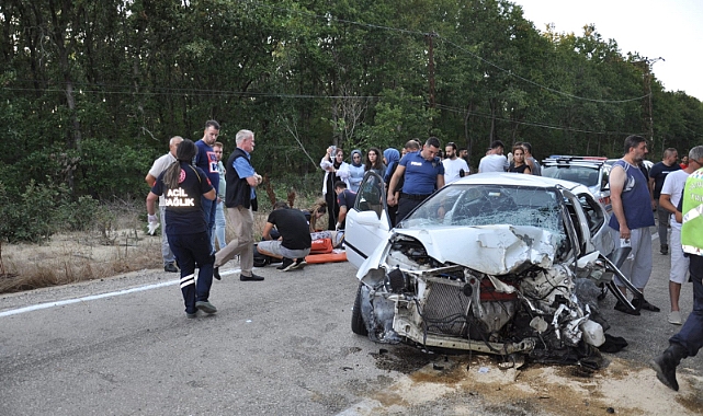 İki Otomobil Çarpıştı, 1 Ölü, 5 Yaralı