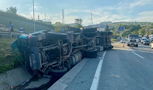 Kocaeli'de Tır Devrildi, 1 Ölü