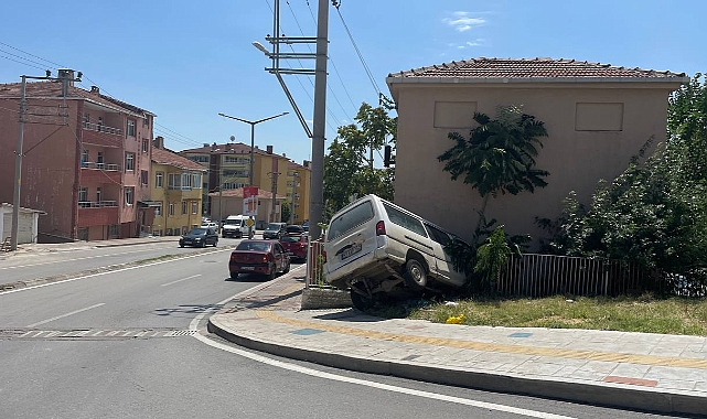 Panelvan ve Otomobil Çarpıştı, 1 Yaralı