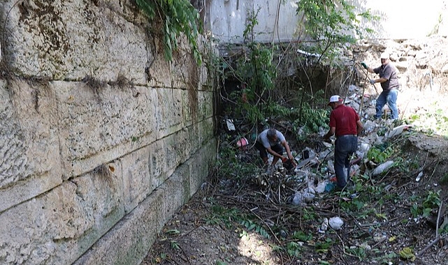 2 Bin Yıllık Surlarda Temizlik Çalışması Başlatıldı