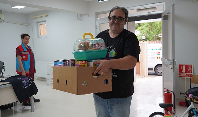 Belçikalı Yardımsever Edirne&#039;deki Çocuklara Hediyeler Getirdi