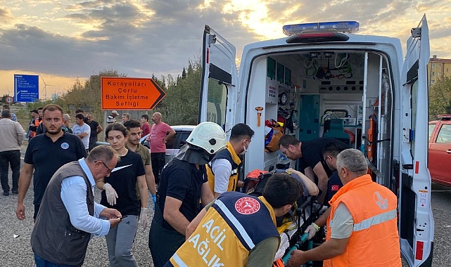 Kamyon ile Minibüs Çarpıştı, 6 Yaralı