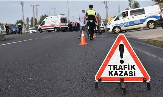 Otomobil İle Panelvan Çarpıştı, 3 Ölü 3 Yaralı