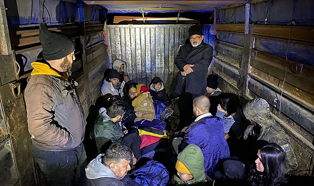 17 Kaçak Göçmen Kamyon Kasasında Yakalandı
