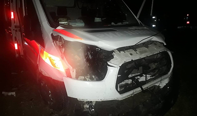 Ambulansla Otomobil Çarpıştı, 2 Ağır Yaralı